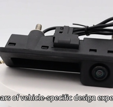 Câmera de ré especializada Volkswagen Sagitar (CA-701B)