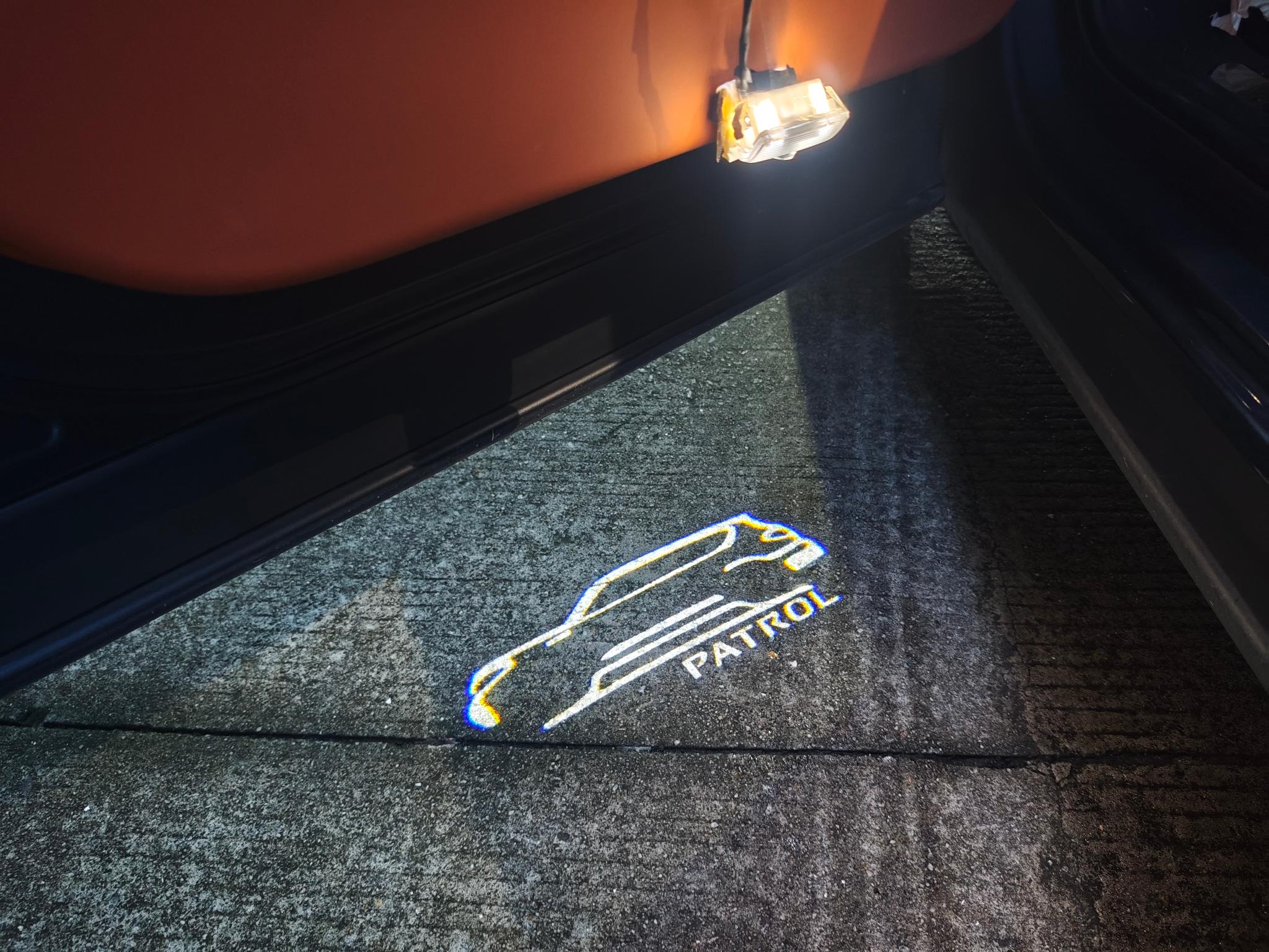 Luzes de boas-vindas universais e personalizadas para carros