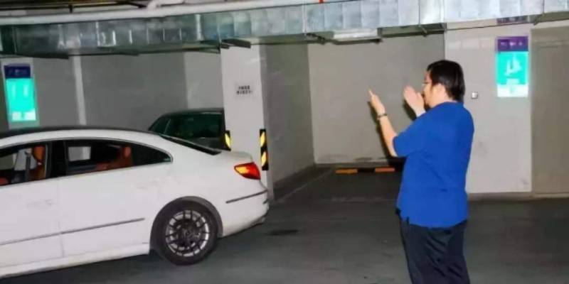 Desenvolvimento de produtos Hongqi1321